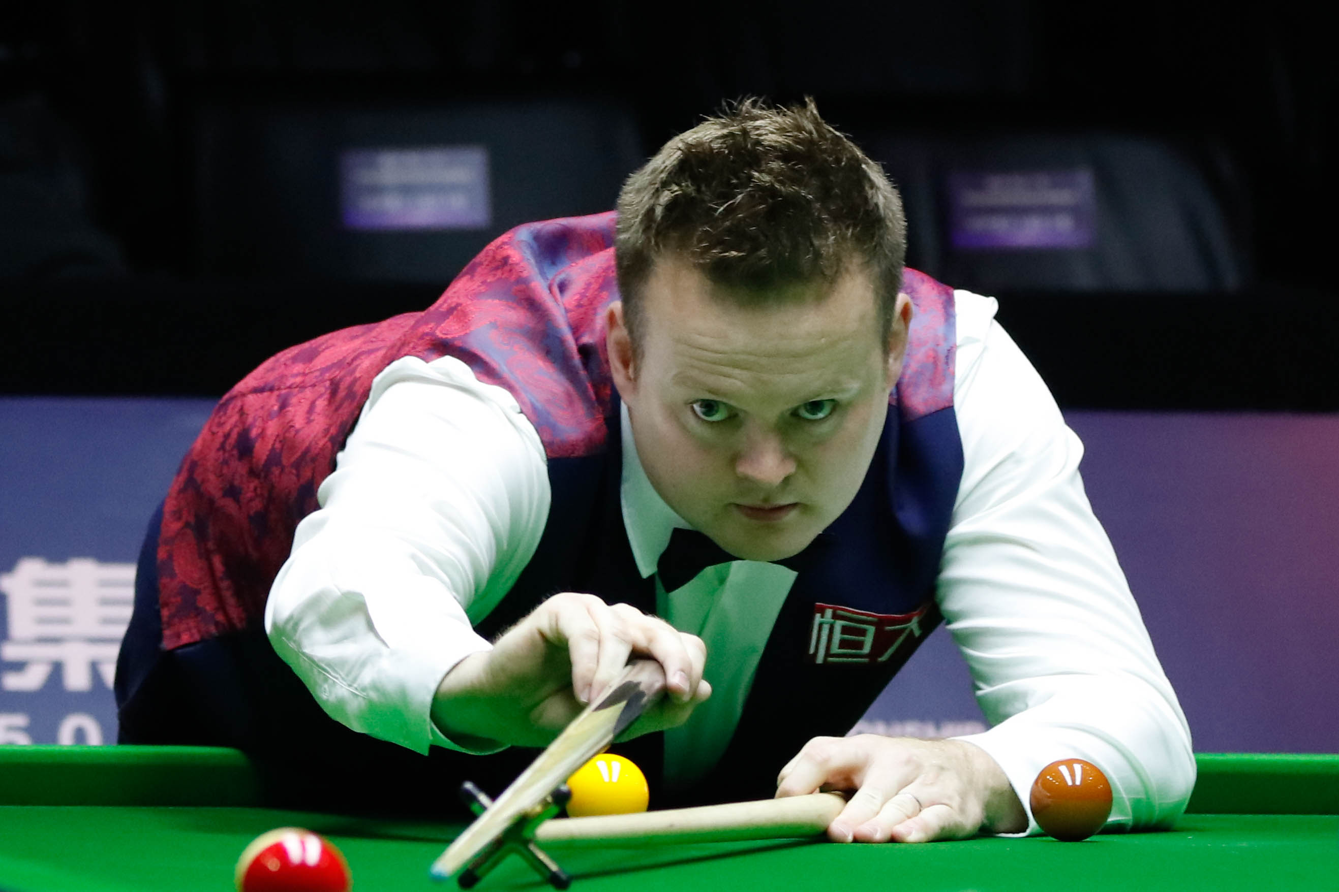 利用他的中 利用他的中